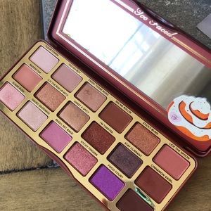 Too faced Cinnamon Swirl palette